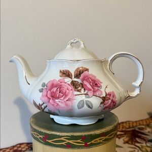 Ellergreave Floral Teapot with Pink Roses
